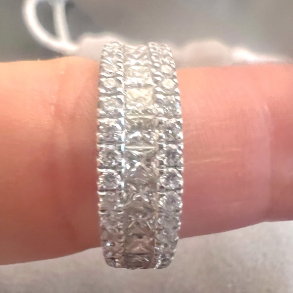 Authentic Bony Levy 18k Diamond Ring size 6.25 - Picture 2 of 7